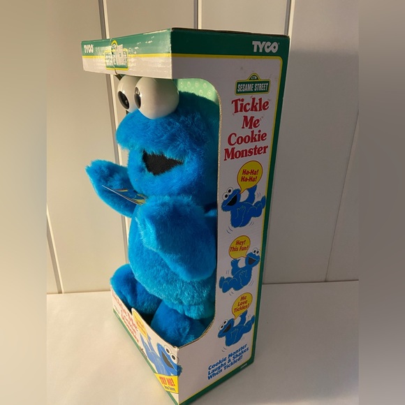 90s Tickle Me TALKING Cookie Monster
Tyco Sesame Street 1997 plush AS IS case - Picture 13 of 15